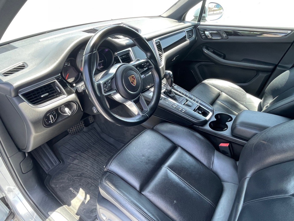 2017 Porsche Macan Image 51