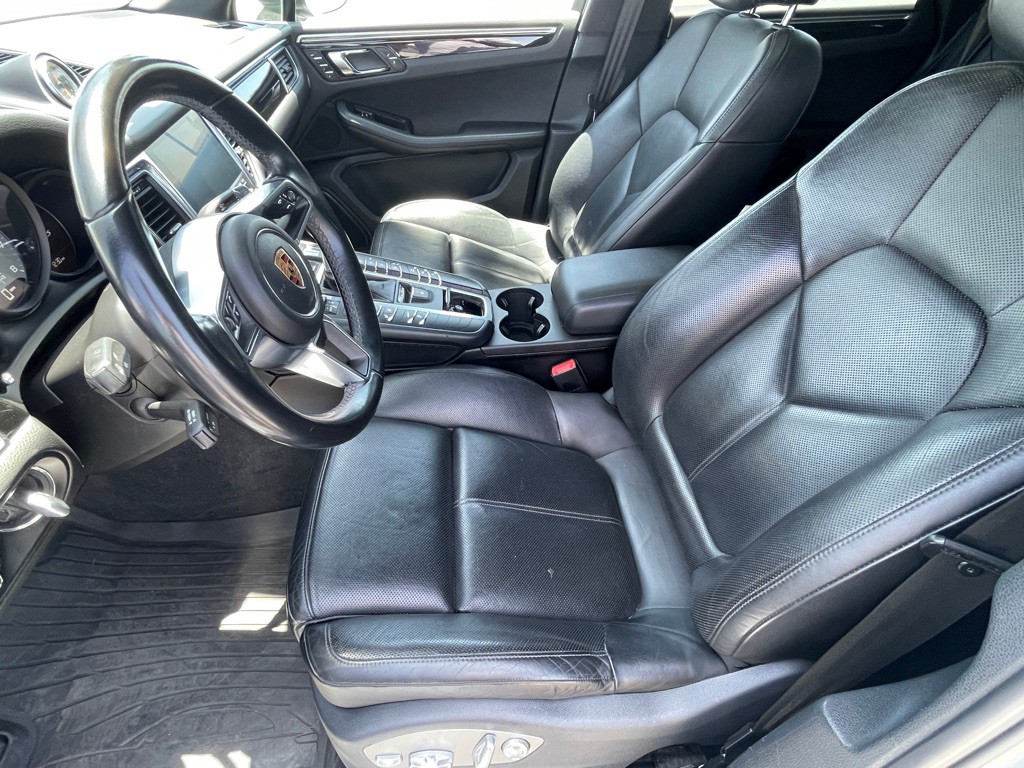 2017 Porsche Macan Image 52