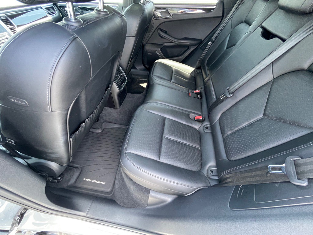 2017 Porsche Macan Image 53