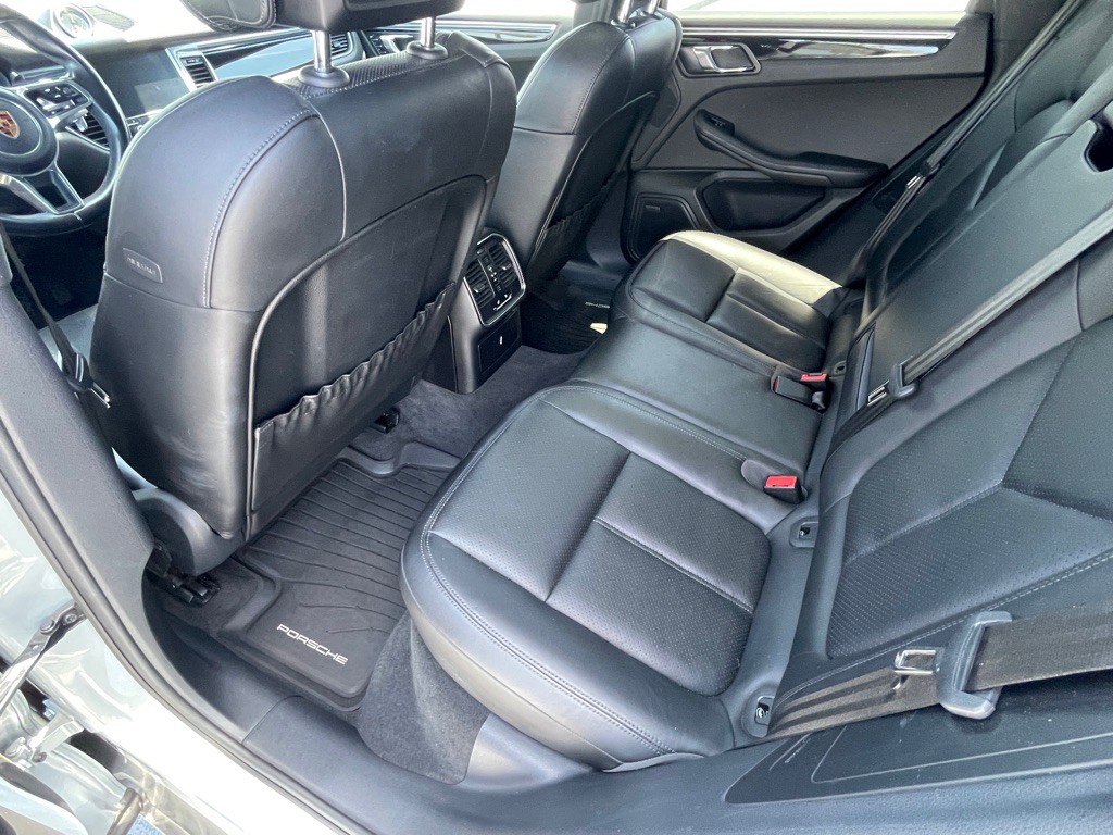 2017 Porsche Macan Image 56
