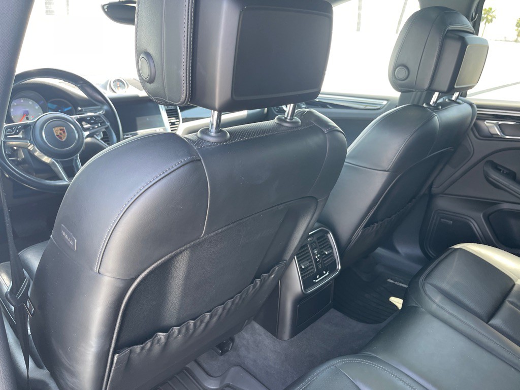2017 Porsche Macan Image 58