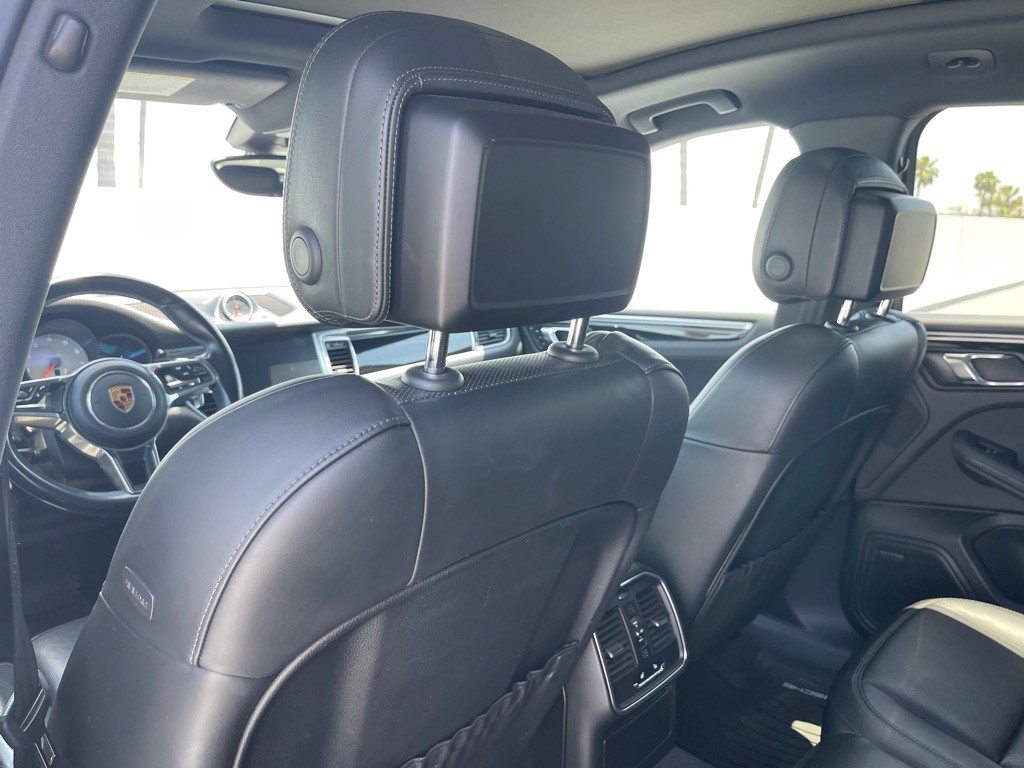 2017 Porsche Macan Image 59