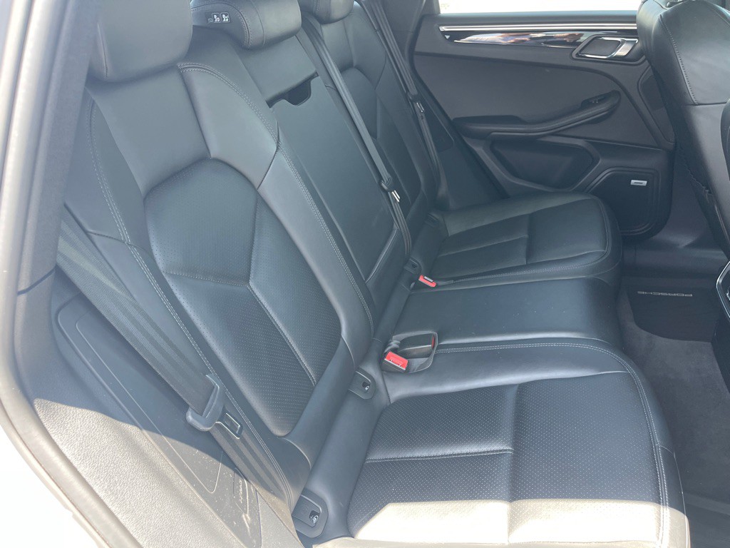 2017 Porsche Macan Image 66