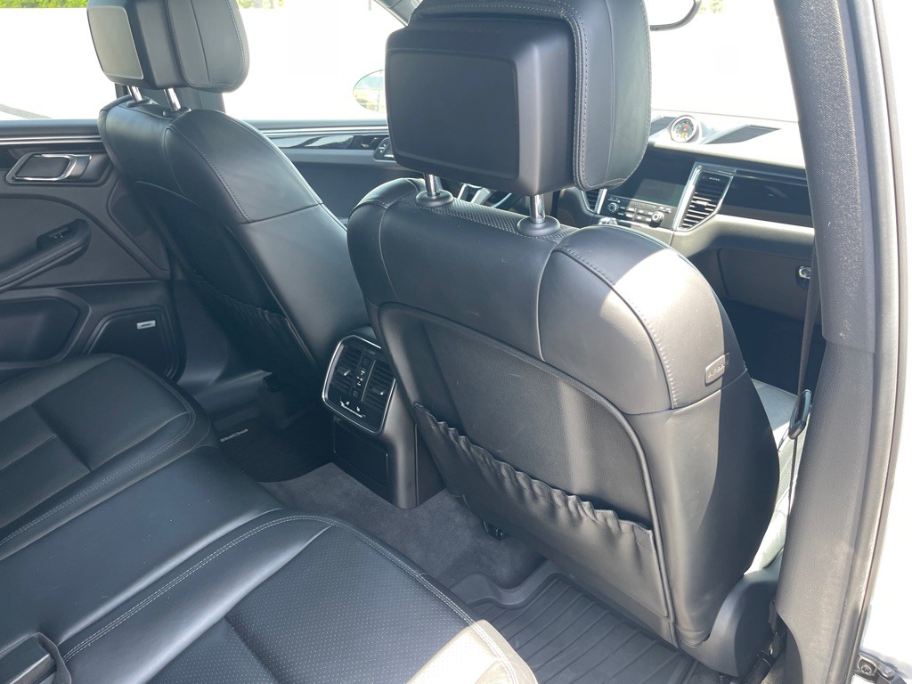2017 Porsche Macan Image 67