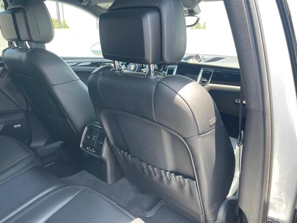 2017 Porsche Macan Image 68