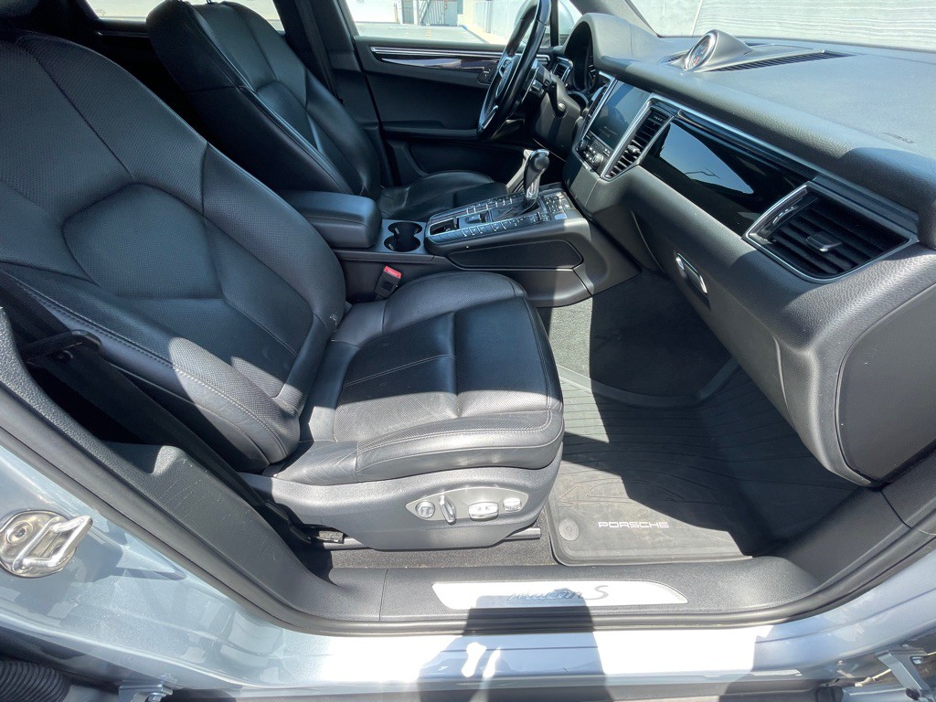 2017 Porsche Macan Image 71