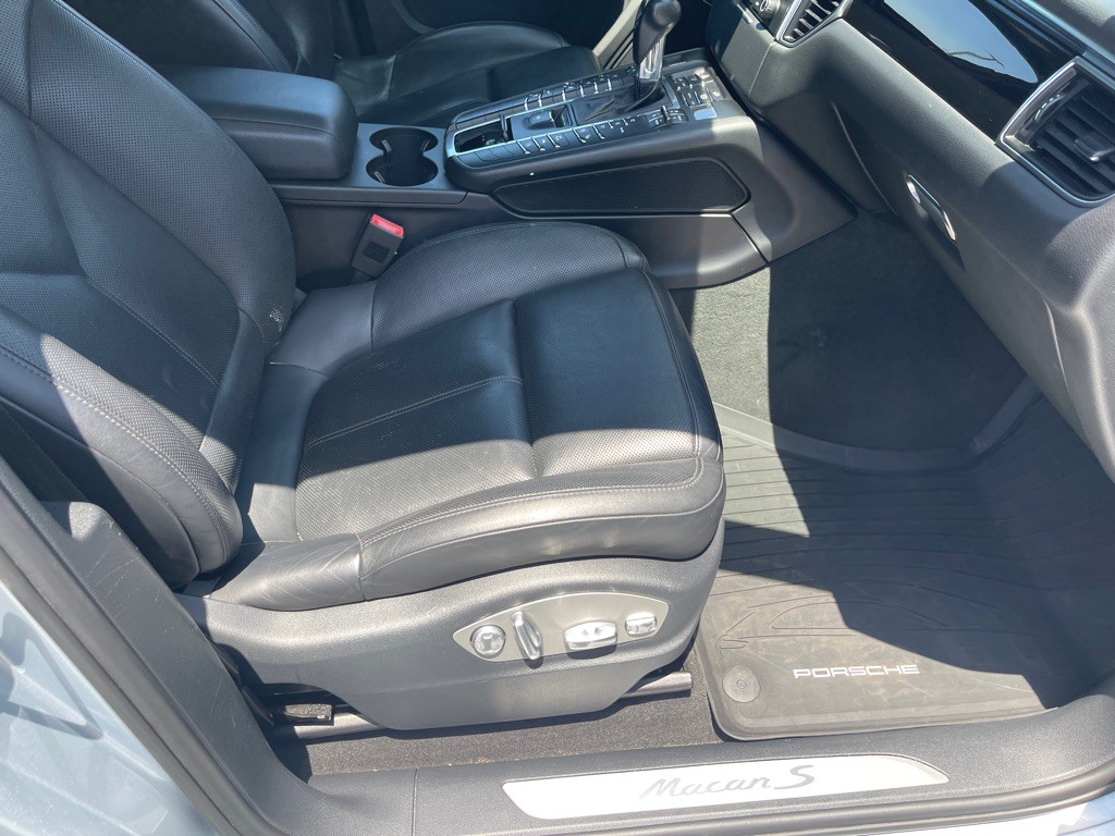 2017 Porsche Macan Image 72