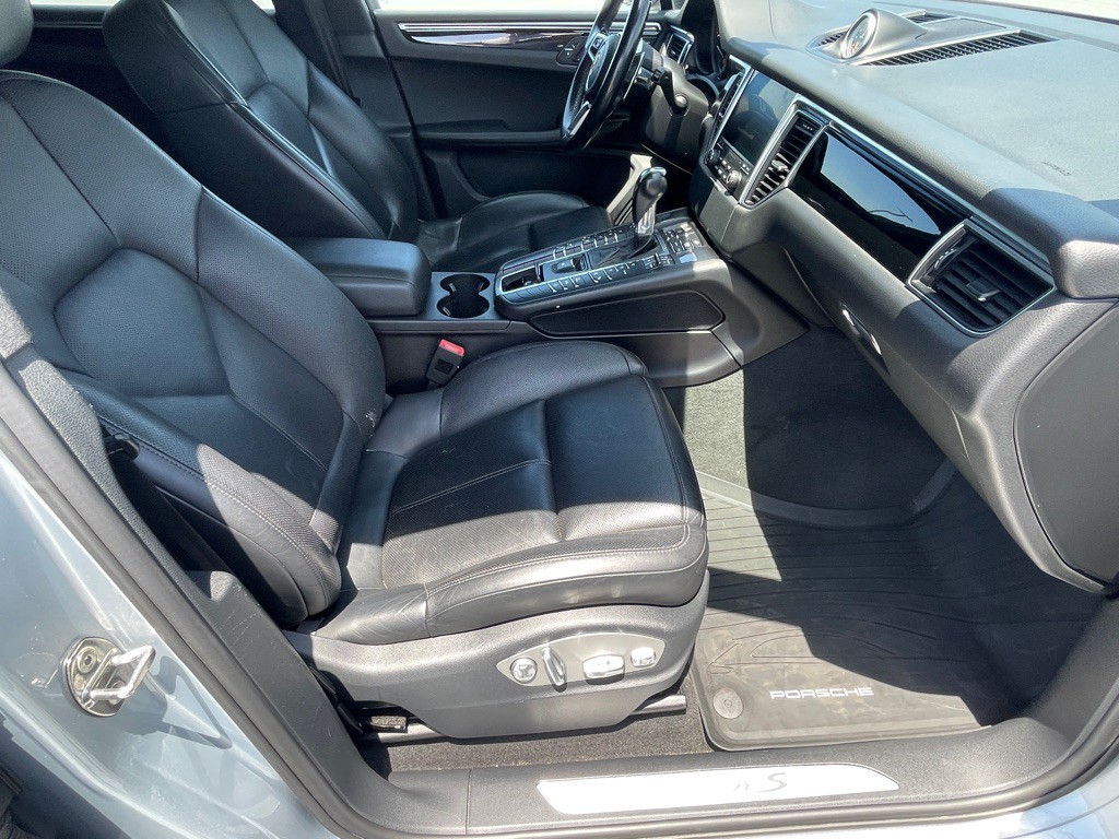 2017 Porsche Macan Image 73