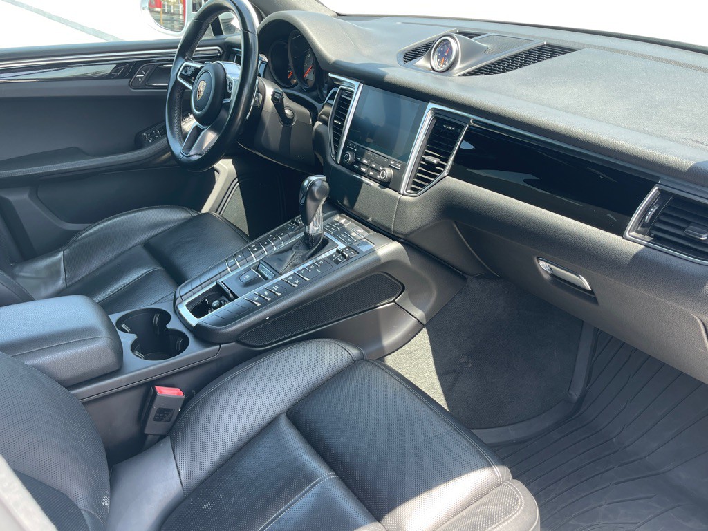 2017 Porsche Macan Image 74