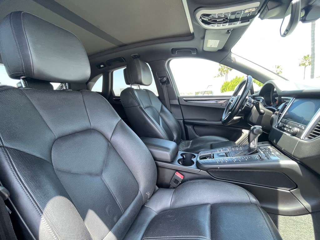 2017 Porsche Macan Image 80