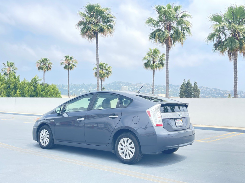 2013 Toyota Prius Image 4