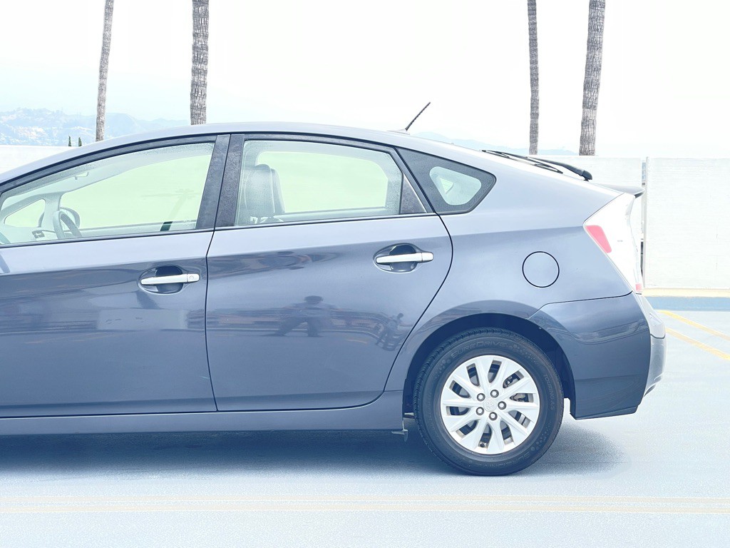 2013 Toyota Prius Image 6