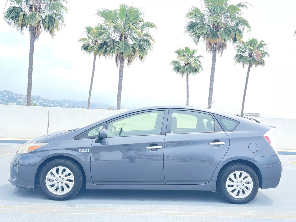 2013 Toyota Prius Image 11