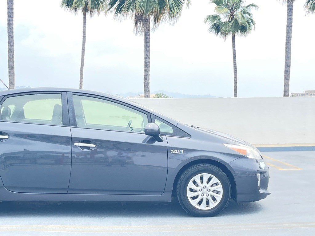 2013 Toyota Prius Image 19