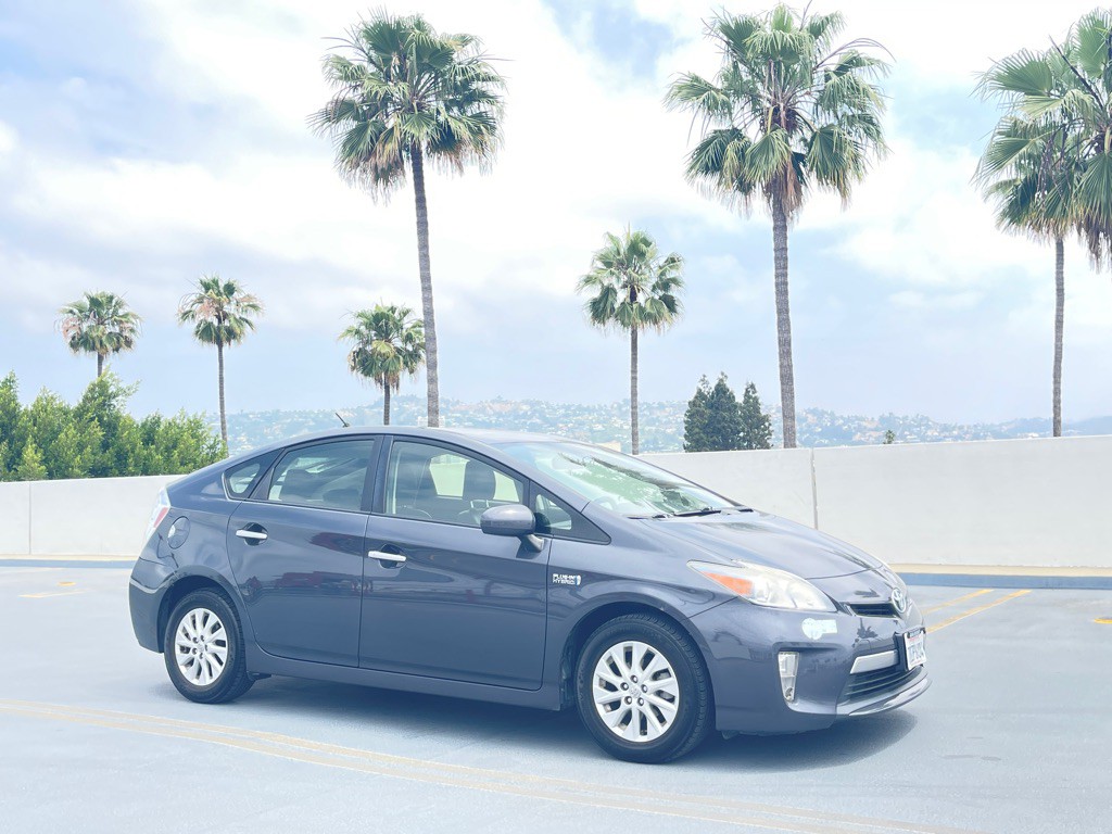 2013 Toyota Prius Image 24