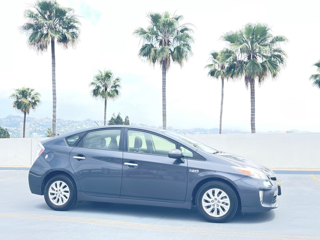 2013 Toyota Prius Image 25