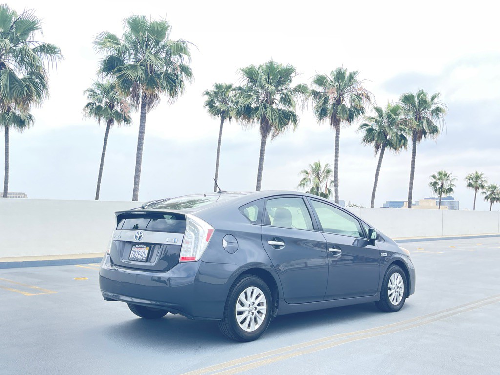 2013 Toyota Prius Image 28