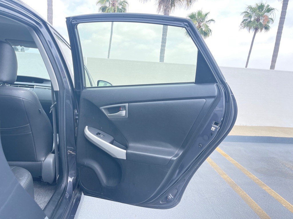 2013 Toyota Prius Image 35