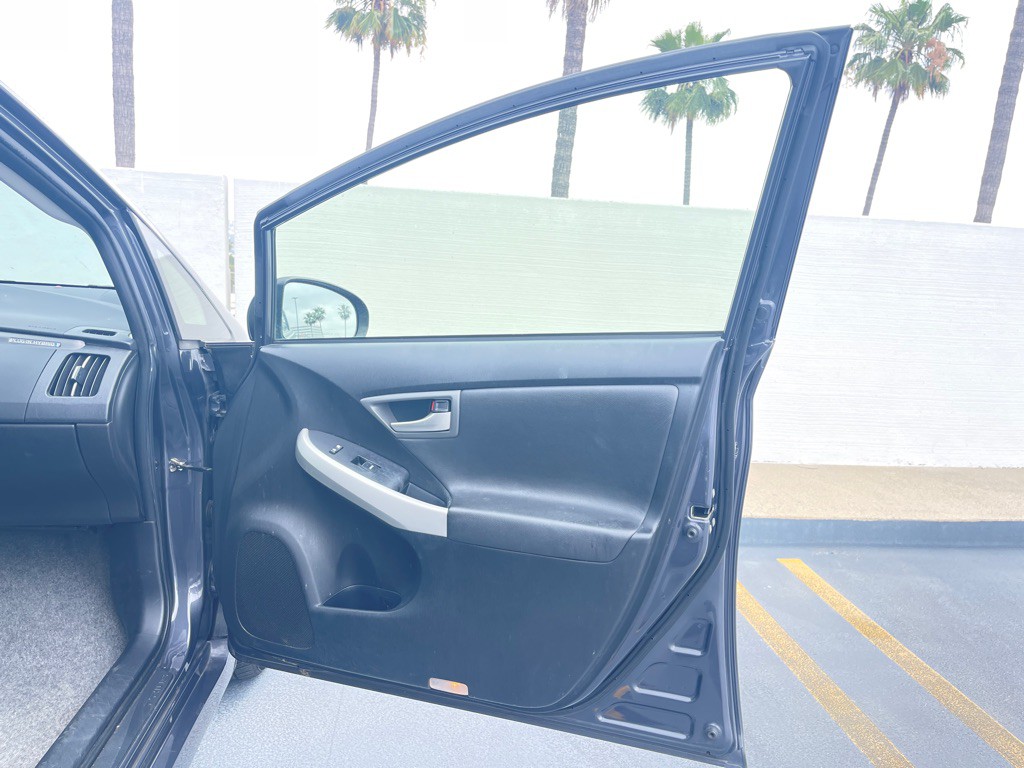 2013 Toyota Prius Image 36
