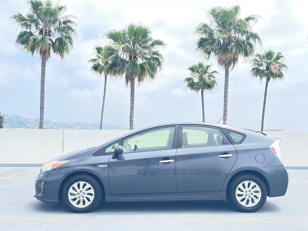 2013 Toyota Prius Image 1