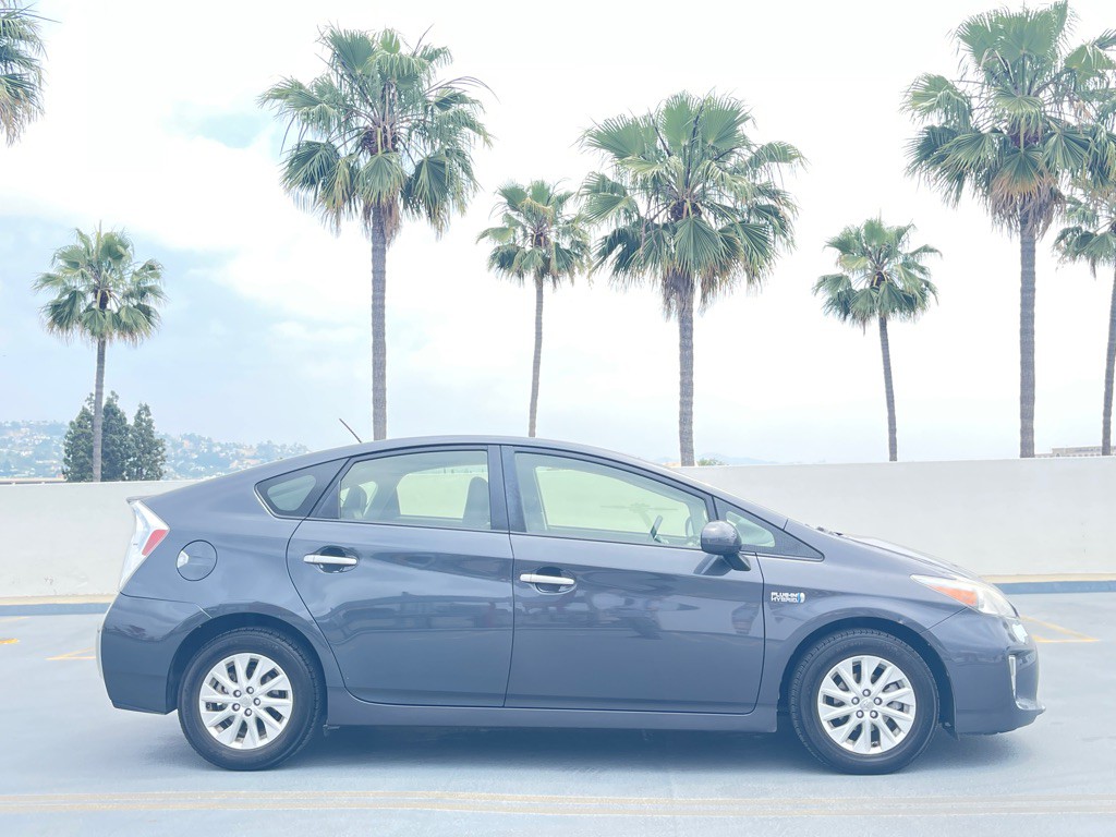 2013 Toyota Prius Image 3