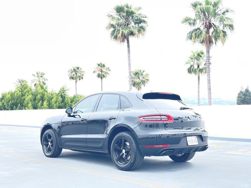 2018 Porsche Macan Image 10