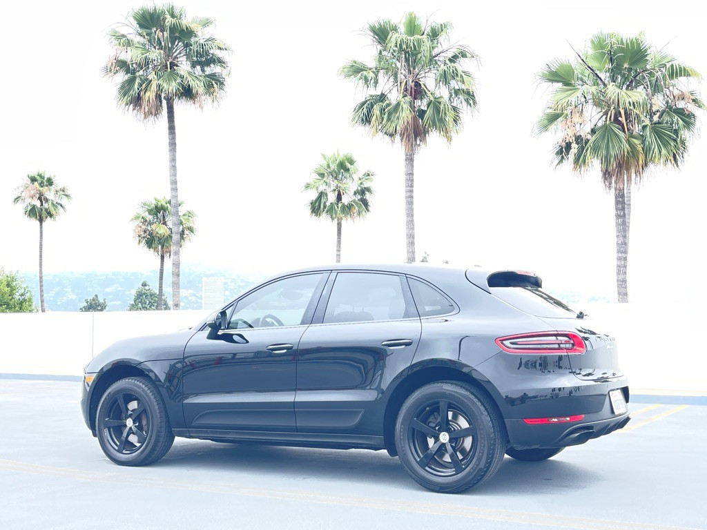 2018 Porsche Macan Image 11