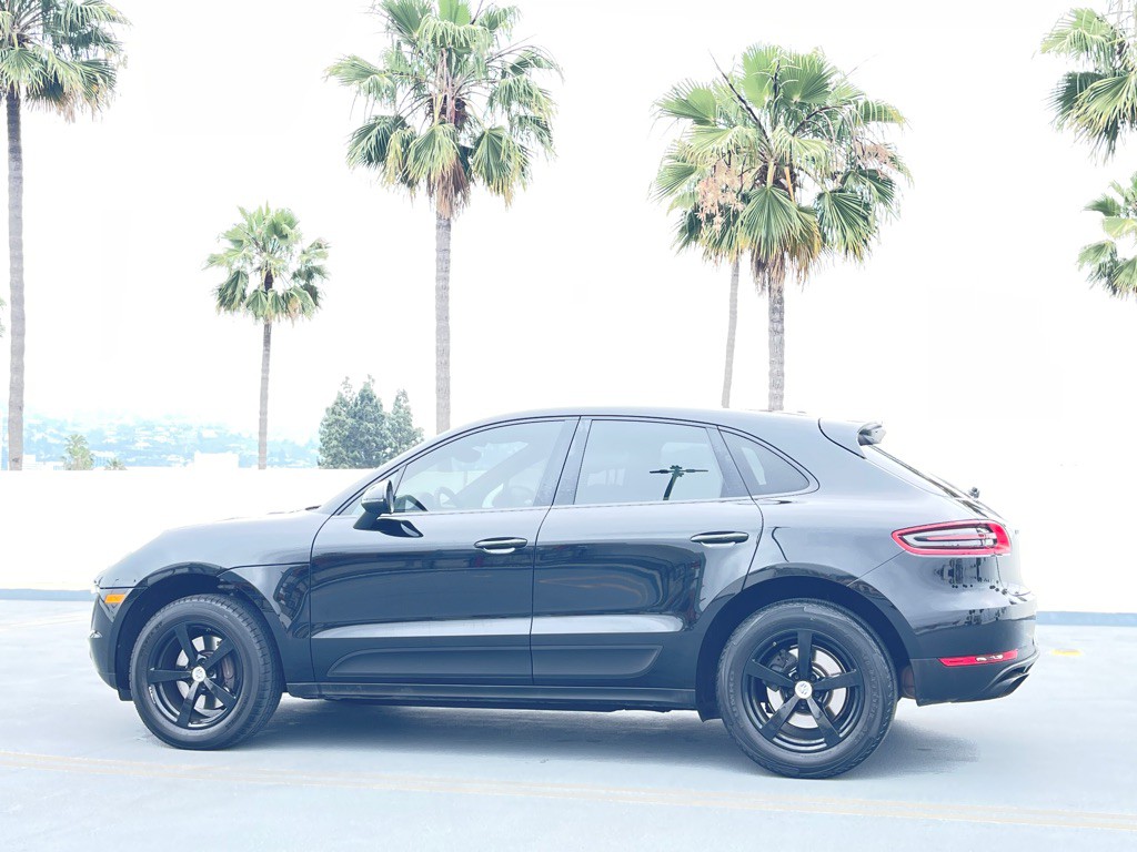 2018 Porsche Macan Image 12