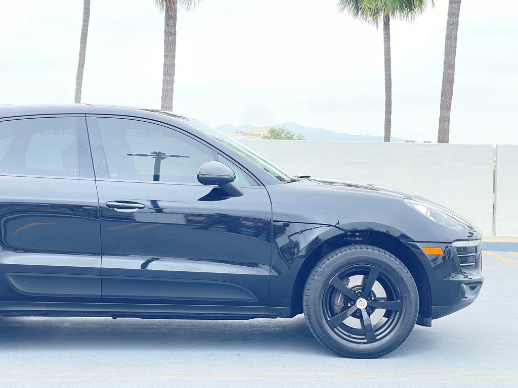 2018 Porsche Macan Image 22