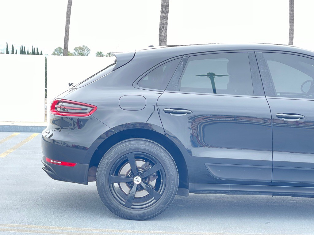 2018 Porsche Macan Image 23