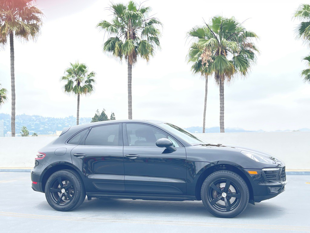2018 Porsche Macan Image 28