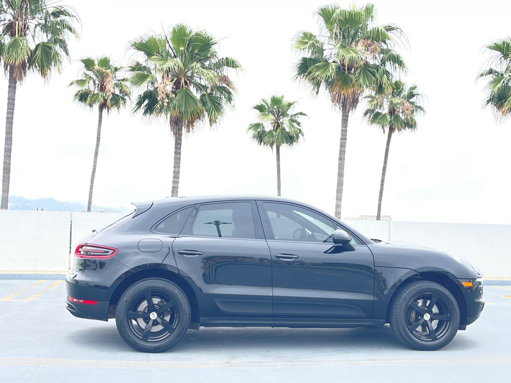 2018 Porsche Macan Image 29