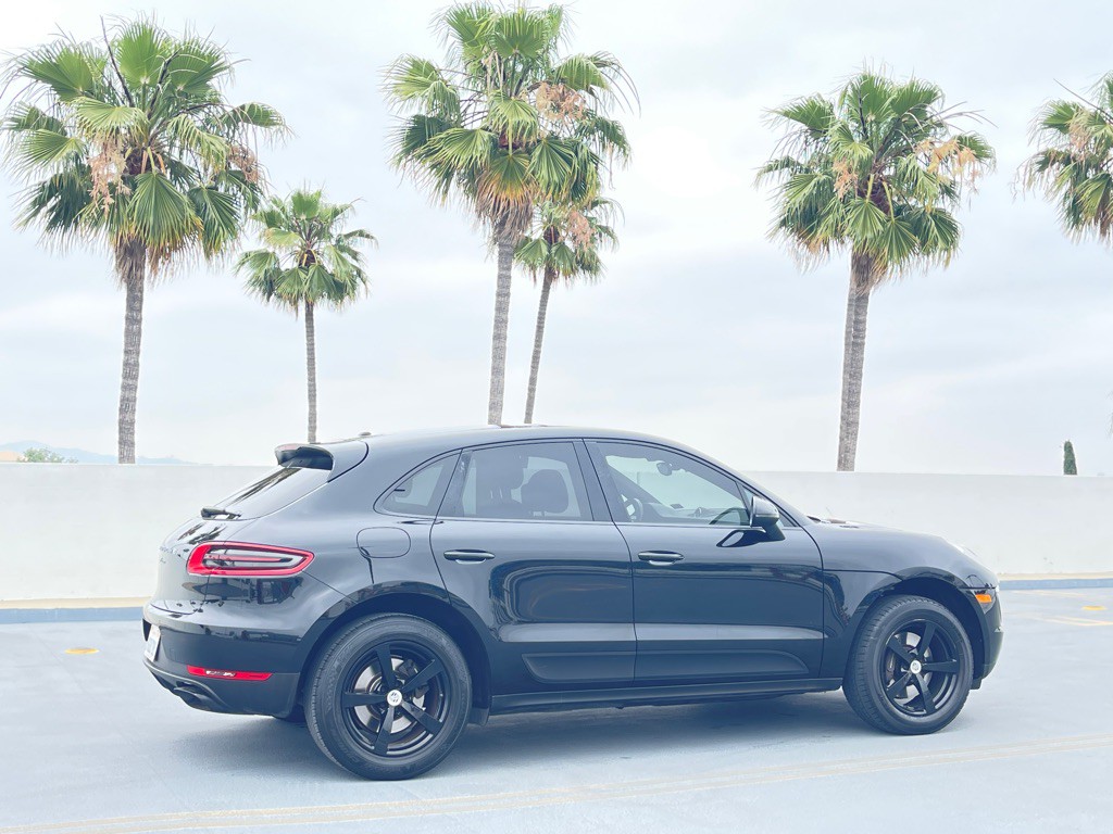 2018 Porsche Macan Image 30