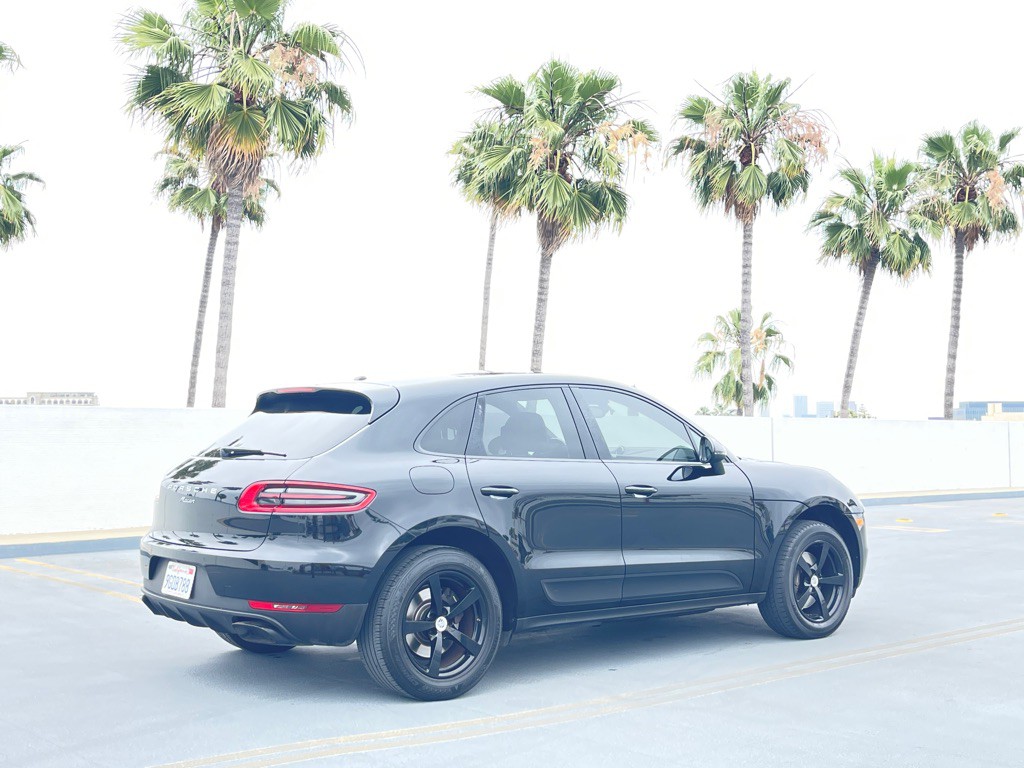 2018 Porsche Macan Image 31