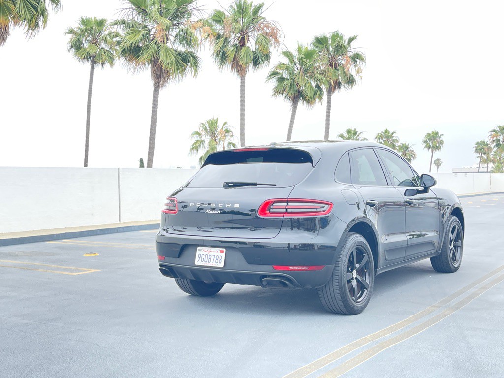 2018 Porsche Macan Image 32