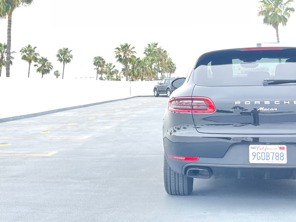2018 Porsche Macan Image 35