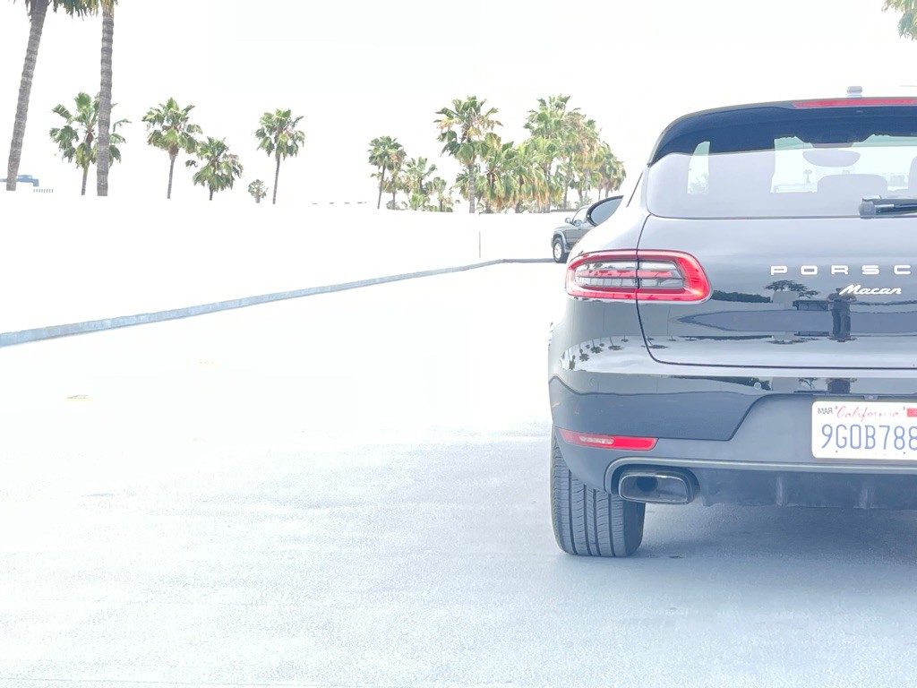 2018 Porsche Macan Image 38