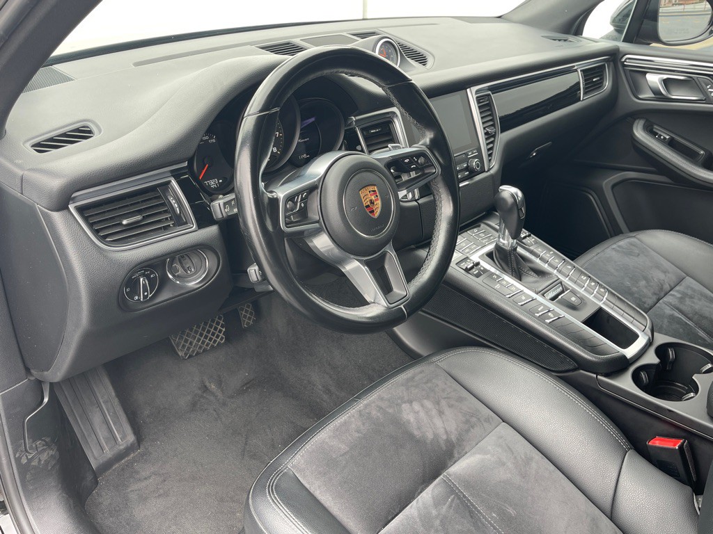 2018 Porsche Macan Image 45