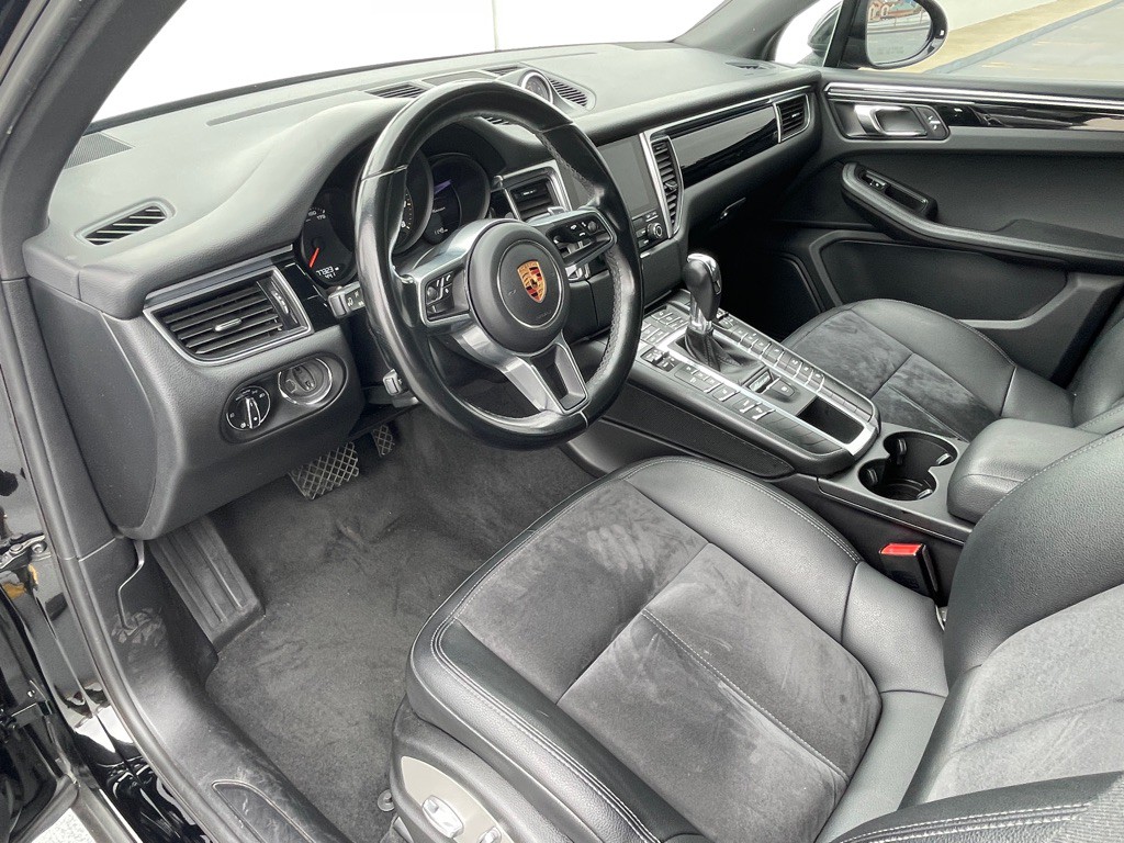 2018 Porsche Macan Image 46