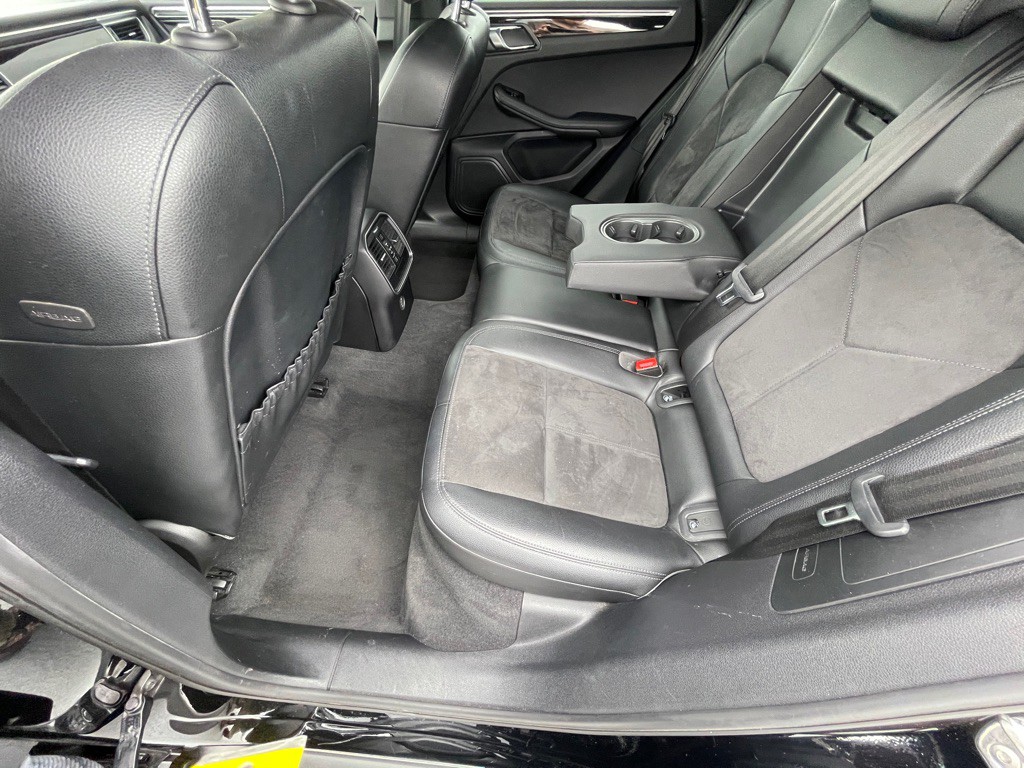 2018 Porsche Macan Image 48