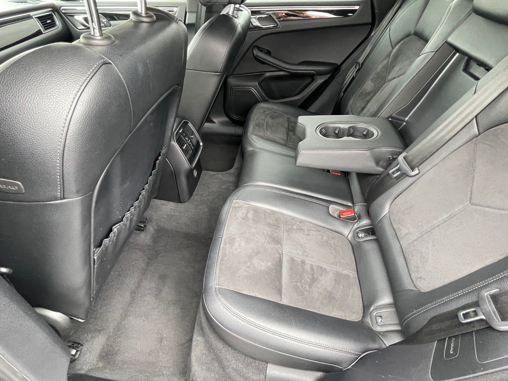 2018 Porsche Macan Image 50