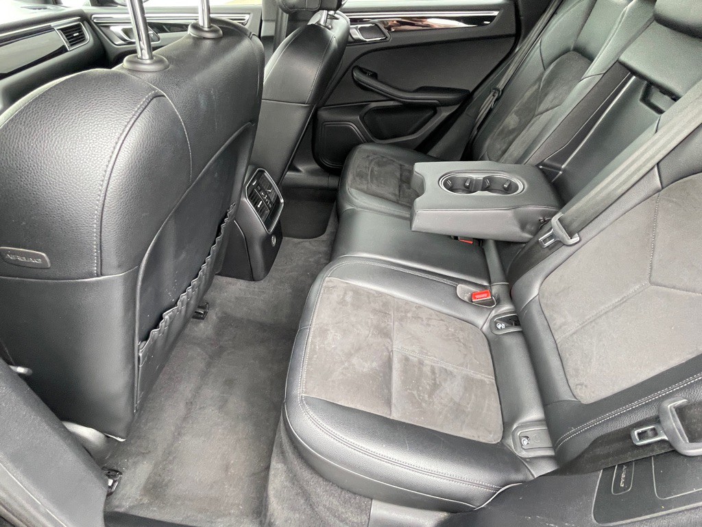 2018 Porsche Macan Image 52