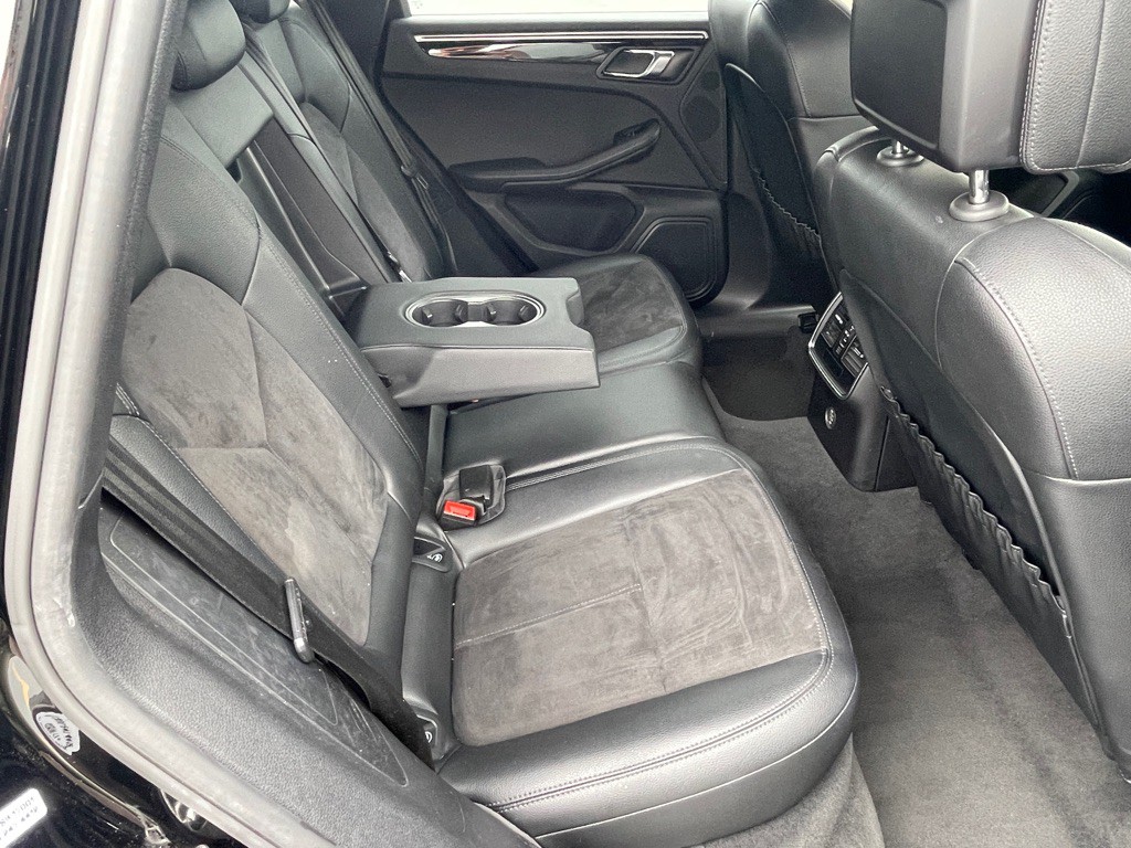 2018 Porsche Macan Image 60