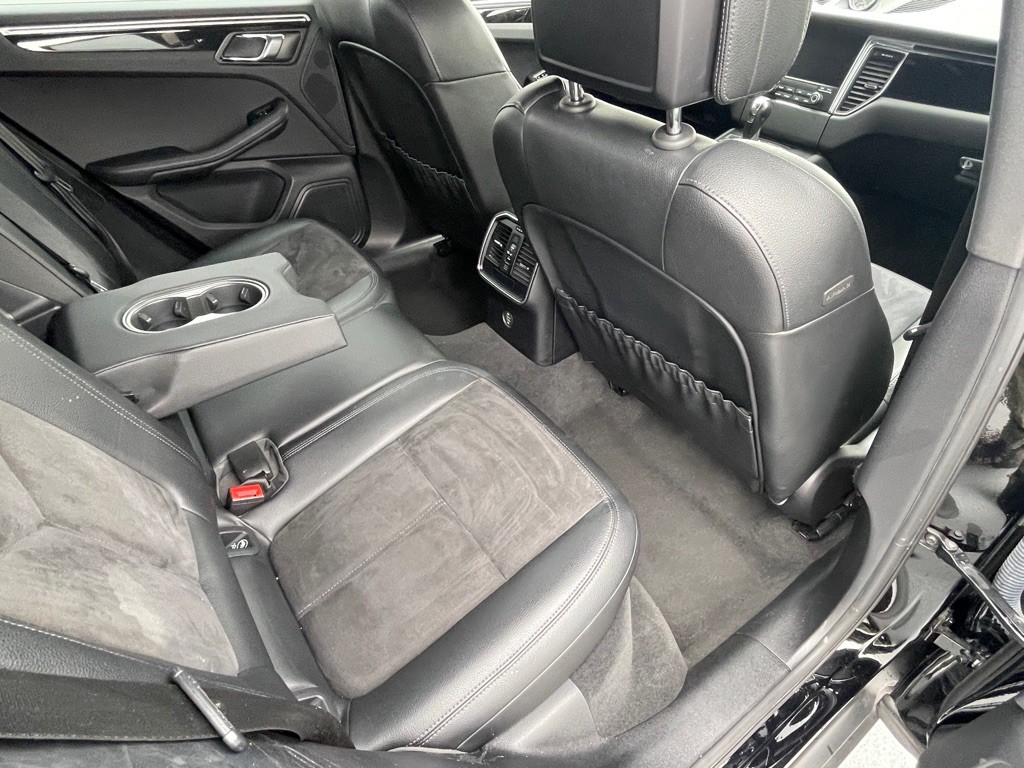 2018 Porsche Macan Image 64