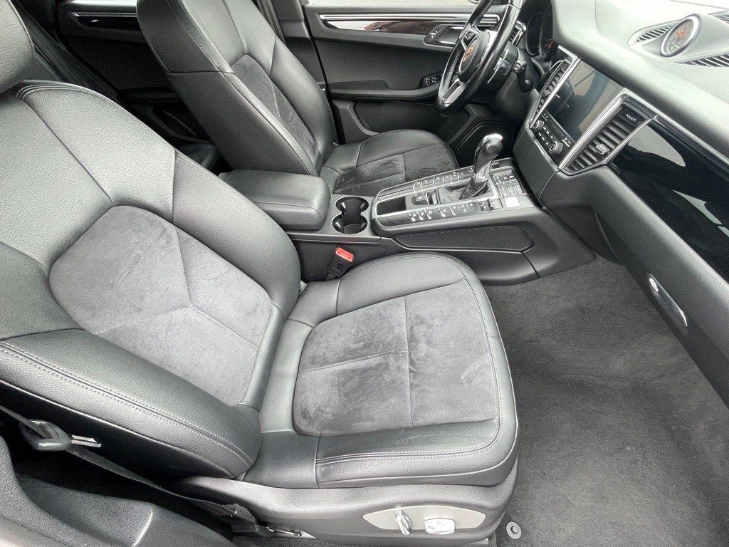 2018 Porsche Macan Image 65