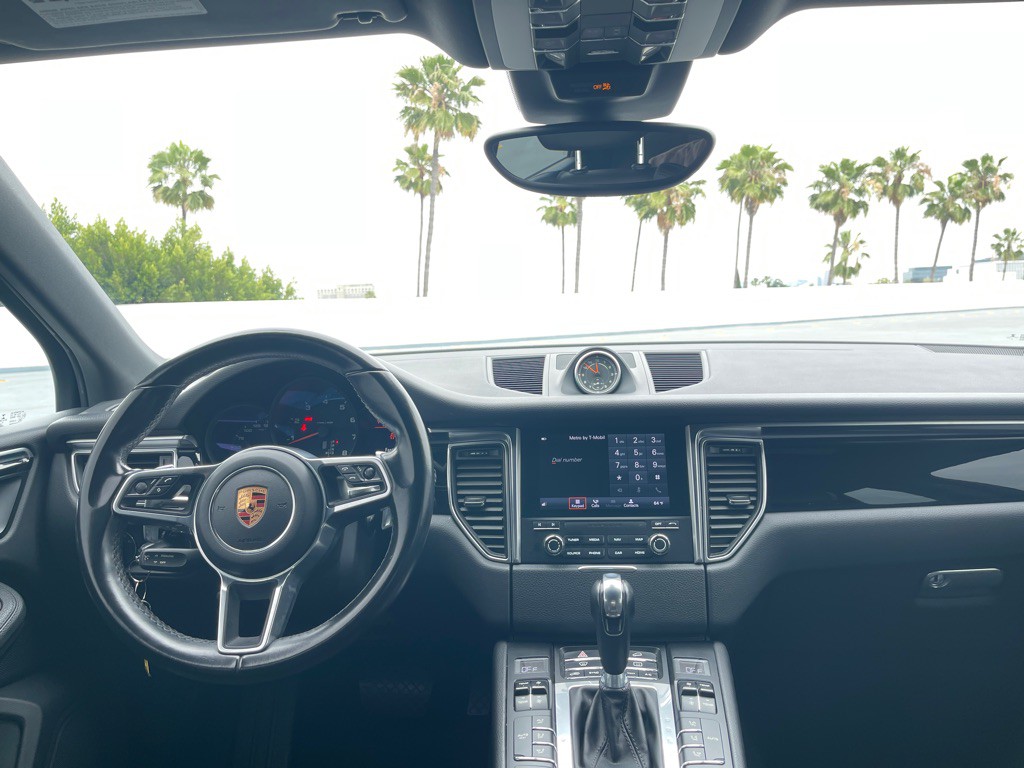2018 Porsche Macan Image 92