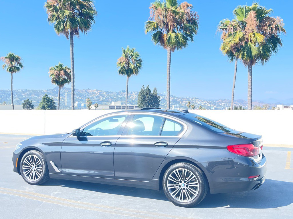 2017 BMW 5 Series Image 17