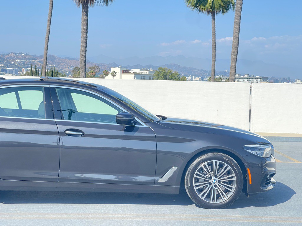 2017 BMW 5 Series Image 26