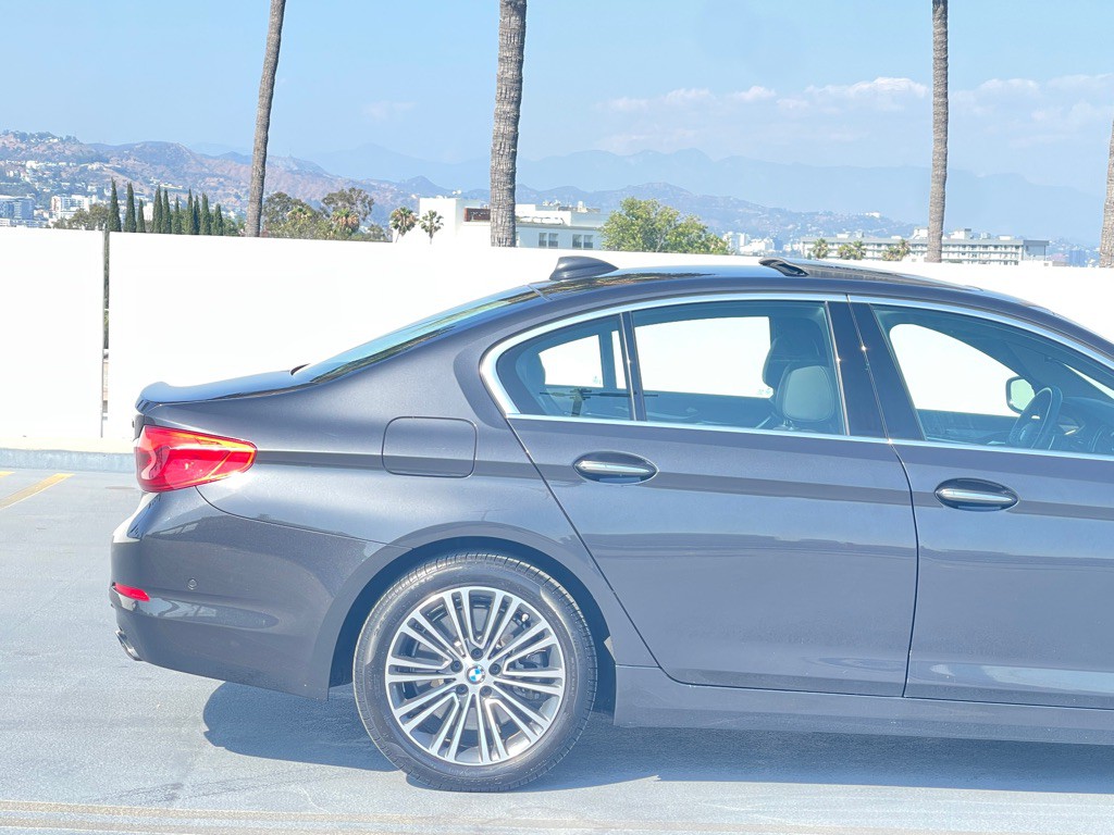 2017 BMW 5 Series Image 27