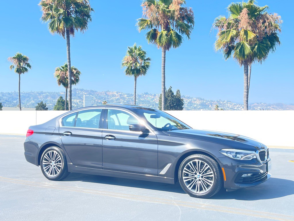 2017 BMW 5 Series Image 33
